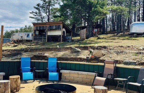Floyd House | Bonnie and Clyde -Green Acres Resort
