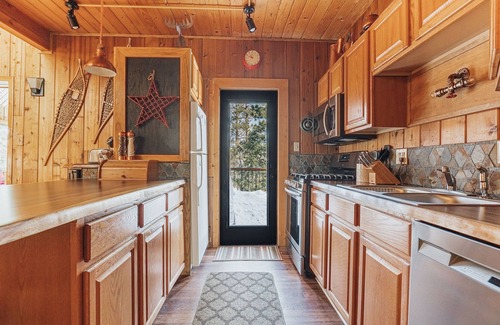 Upper Moonridge Cabin | Bonnie Brae - Ski Chalet