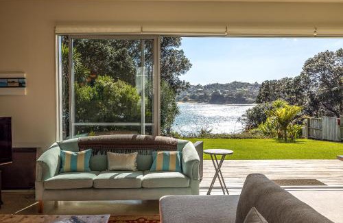 Surfdale House | Bonnie Doon, Kenney Point - Be My Guest Waiheke