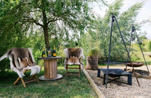 Bottesford House | Bonnie's Shepherd's Hut - Wellness & Hot Tub