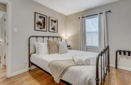 Central Colorado Springs Apartment | Bonny Adventure Downtown w Hot Tub & Fire Pit