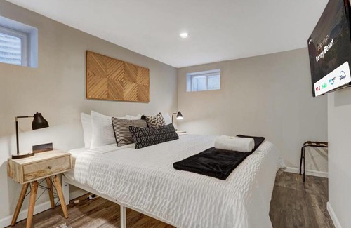 Central Colorado Springs Apartment | Bonny Beaut Basement Suite w Hot Tub & Fire Pit