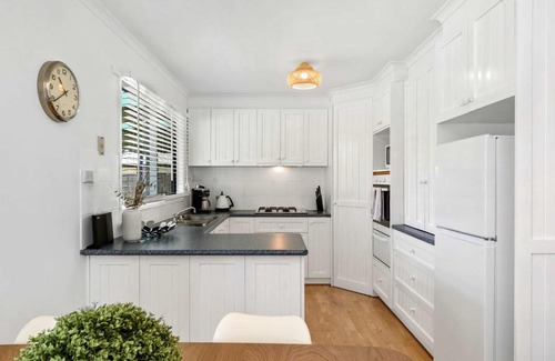 Ocean Grove House | Bonnyvale Beach Abode Free WiFi