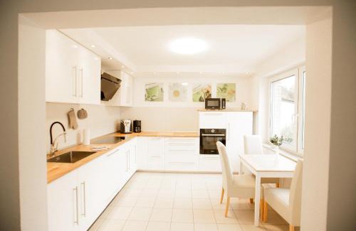 Siegburg House | bonquartier - HOUSE 5BR - GARDEN - FOREST - TOP ROAD CONNECTION