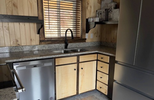 Heidelberg Cabin | Boo Bear - New luxury lakeside cabin with hot tub near Red River Gorge