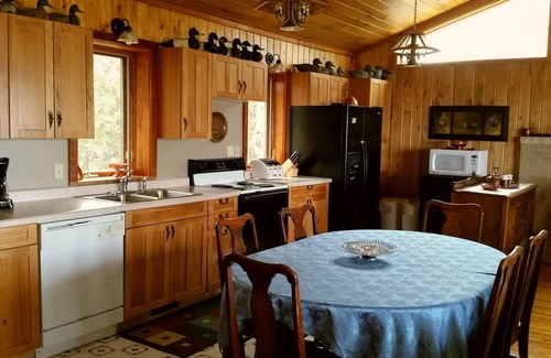 Little Sturgeon House | BOOK 2025 NOW WATERFRONT-ISLAND LIKE- FIRE PIT-SUNRISE SUNSET-RELAX-PRIVATE YARD