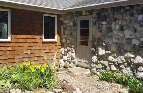 Little Sturgeon House | BOOK 2025 NOW WATERFRONT-ISLAND LIKE- FIRE PIT-SUNRISE SUNSET-RELAX-PRIVATE YARD