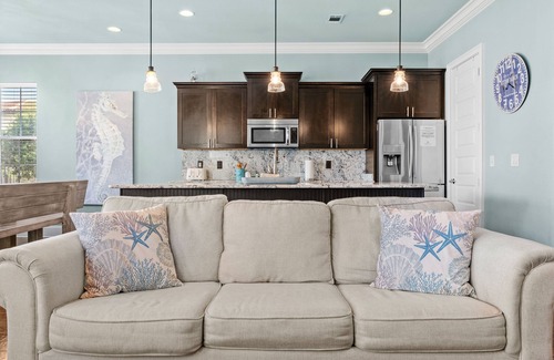 Miramar House | Book 3 Nights Get 4th Free*Spectacular Home*Two Golf Carts*Grill*Steps From Pool