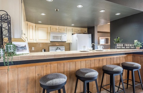 Mammoth Lakes House | Book a Summer Getaway Today! Townhome with Private Hot Tub and Incredible Views