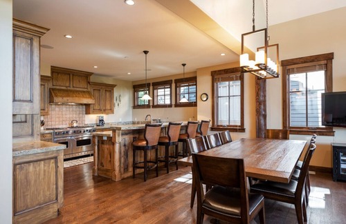 North Park City Cottage | Book a Winter Stay! Ski Cottage! Private Hot Tub! 5 Minutes to Main Street!