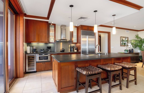 Ko Olina Resort | Book Ahead & Save! Beautiful KoOlina Beach End Unit Amazing Lanai Ocean Views