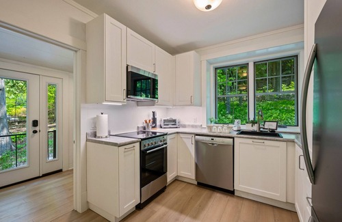 Ephraim House | Book August 11 today! Large Yard | Walk to Bay Sunsets & Fish Boils