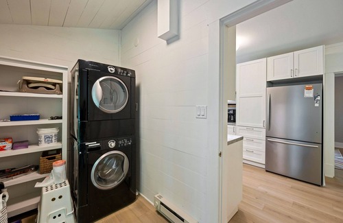 Ephraim House | Book August 11 today! Large Yard | Walk to Bay Sunsets & Fish Boils