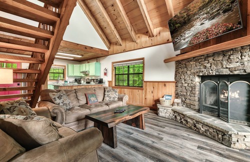 Gatlinburg - Pigeon Forge Cabin | Book Early! Popular Mountain Top Cabin l Smokys