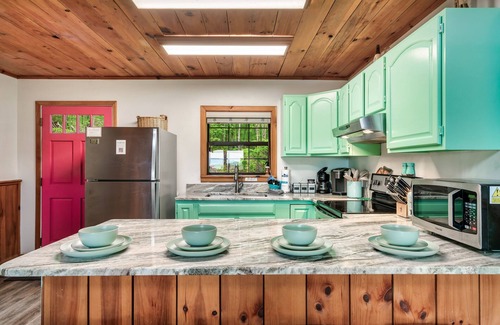 Gatlinburg - Pigeon Forge Cabin | Book Early! Popular Mountain Top Cabin l Smokys
