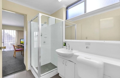 Mount Ommaney Hotel | Book for Brisbane Festival - Easy access 2 CBD