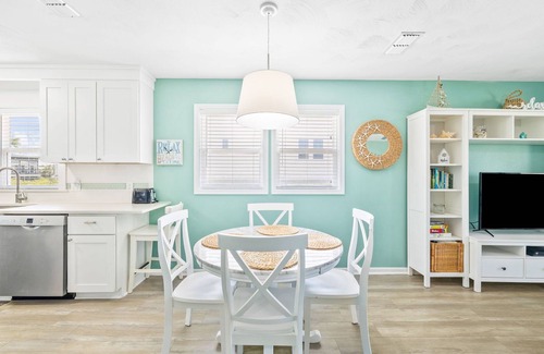 Cape San Blas Condo | Book for Fall! Dog-Friendly Duplex! Gulf Views! Short Walk to Beach!