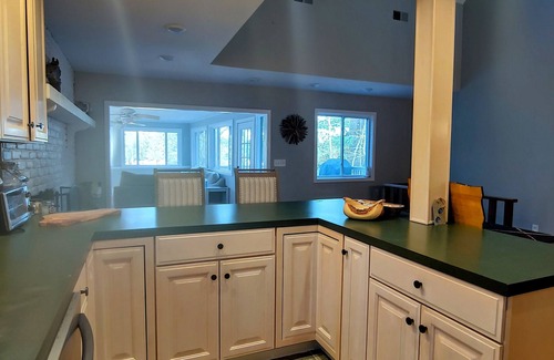 Hamlin House | Book for Fall! Lakefront updated property in the highly sought Hideout Community