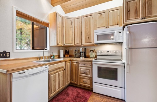 Whitefish Condo | Book for the Holiday! Charming Ptarmigan Unit! Community Amenities!