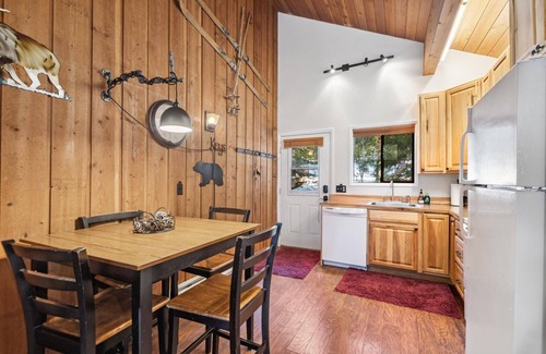 Whitefish Condo | Book for the Holiday! Charming Ptarmigan Unit! Community Amenities!