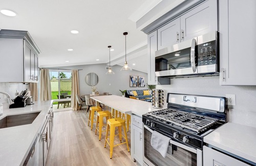 Southwest Anaheim House | BOOK NOW! and start making memories 4 BR Home Just Min. to Disneyland