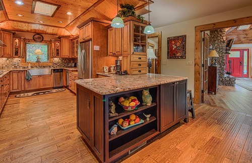Maggie Valley Cabin | Book Now for 2024~ Luxury Lodge ~ Creek & Mountain View