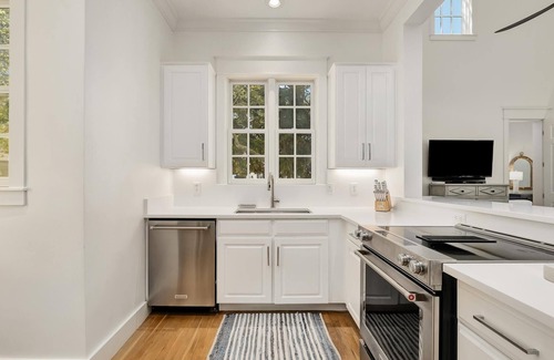 Seaside House | Book Now for a Fall Getaway! Lemon Tree - Beautiful Seaside Home! 4 Adult Bikes!