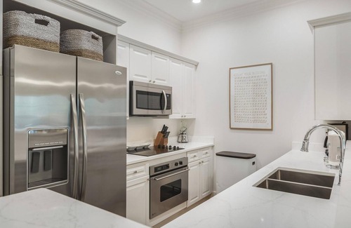 Watercolor Condo | Book Now for Fall! Park District - Park Views! Close to Shopping and Dining! 2 Adult Bikes!