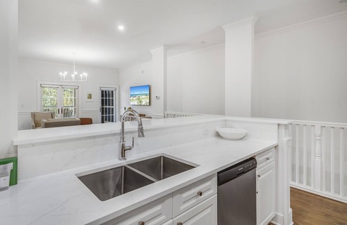 Watercolor Condo | Book Now for Fall! Park District - Park Views! Close to Shopping and Dining! 2 Adult Bikes!
