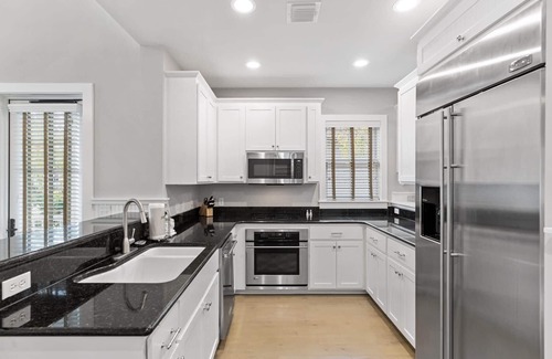 WaterSound Beach House | Book Now for Fall Stays! Convenient location! Golf Cart! Charming WaterSound Cottage!