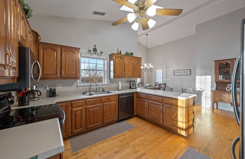 Mount Juliet House | Book now for fall! Quiet country setting with big city convenience.