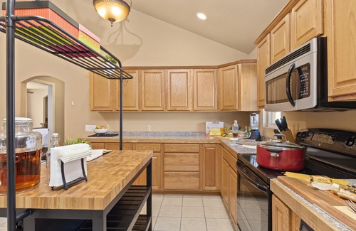 Colorado Springs House | Book now for summer and fall! Free USL Championship soccer tickets !