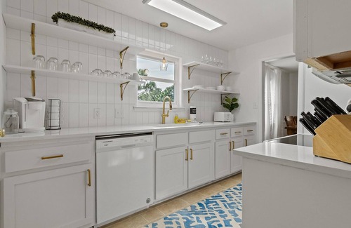 Surf Side Shores House | Book Selah Cottage – Short Walk to the Beach!