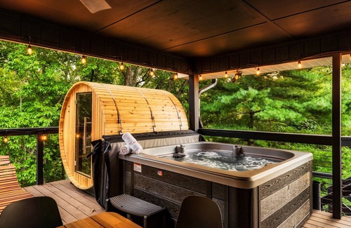 Fairview House | Book Sep Now w/Awesomet Views! Heated Pool! Sauna