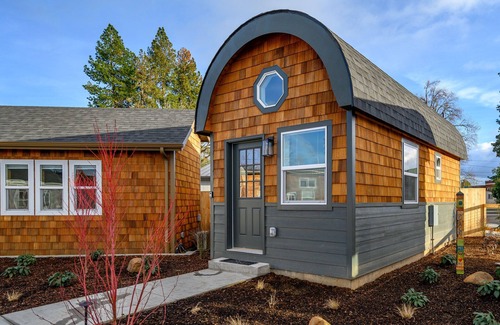 McMinnville Cottage | Book the Bohemian Bungalow at The Boutique Retreat in downtown McMinnville.