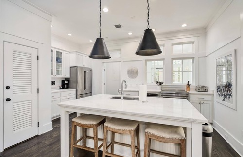 Watercolor House | Book Today for Fall Stays! Low-Speed Vehicle! Quick access to Community Pool! Open Porch Space!