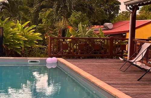 Les Mangles House | Book your bungalow in Guadeloupe in the town of Petit-Canal.