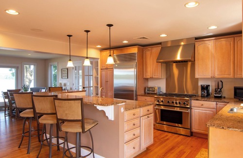 Narragansett House | BOOK YOUR FALL GETAWAY NOW! WATERFRONT HOME, PRIVATE DOCK-BEACH AREA. SUNSETS
