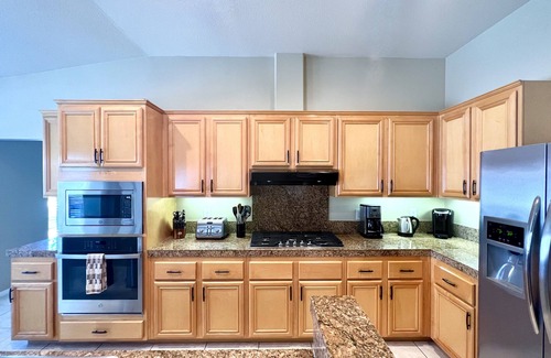 La Quinta House | Book Your Fall Getaway Today! Beautiful, large home with pool! #64140 4BD