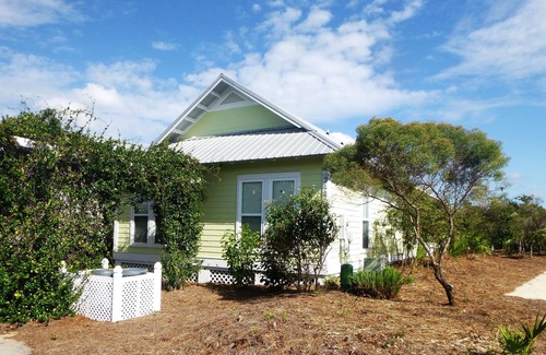 Seacrest Cottage | Book your Fall Break dates now! Pet friendly too!