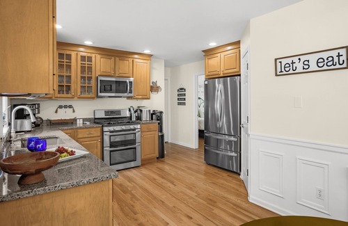 Schuylerville House | Book your Fall Getaway! Hot Tub, Game Room, Fire Place!