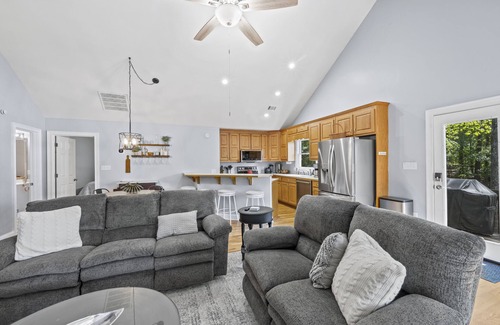 Buckhead House | Book Your Getaway At This 4 Bedroom Lakeside Hideaway @ Sugar Creek