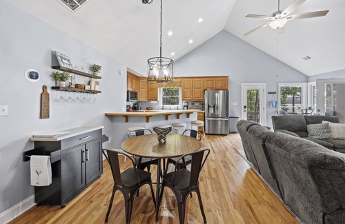 Buckhead House | Book Your Getaway At This 4 Bedroom Lakeside Hideaway @ Sugar Creek