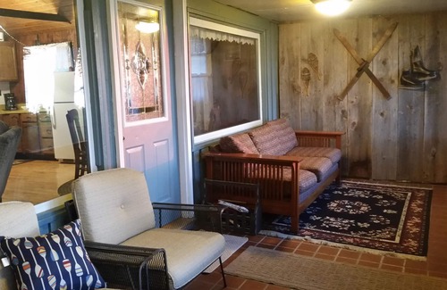 Little Sturgeon Cabin | BOOKING 2025 NOW WATERFRONT- ISLAND LIKE-SCREEN PORCH-SUNRISE-SUNSETS-FIRE PIT