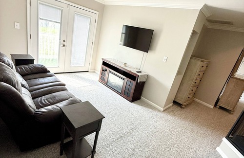 Georgetown Other | Booking for fall! Keeneland, s’mores at the fire pit, football from the hot tub!