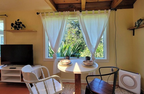 Langlois House | BookStayHop - Pacific View Cottage - Ocean View