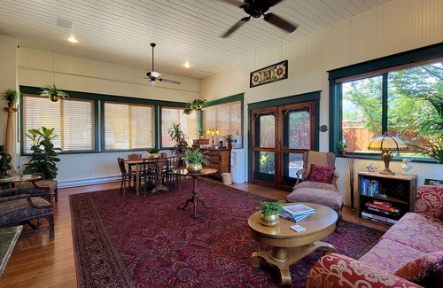 Historic Railroad District House | BookStayHop - Peerless Entire Hotel ~ Downtown Ashland