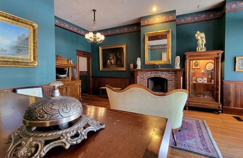 Historic Railroad District House | BookStayHop - Peerless Entire Hotel ~ Downtown Ashland