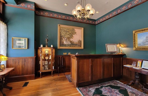 Historic Railroad District House | BookStayHop - Peerless Hotel~ Guest Room 2 ~Downtown Ashland
