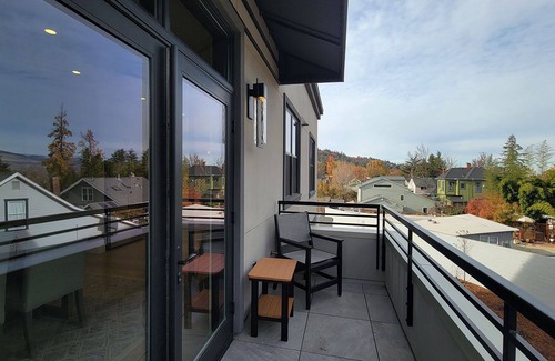 Historic Railroad District Condo | BookStayHop - Plaza North (201-203) Suites Trinity With Gorgeous Mountain Views